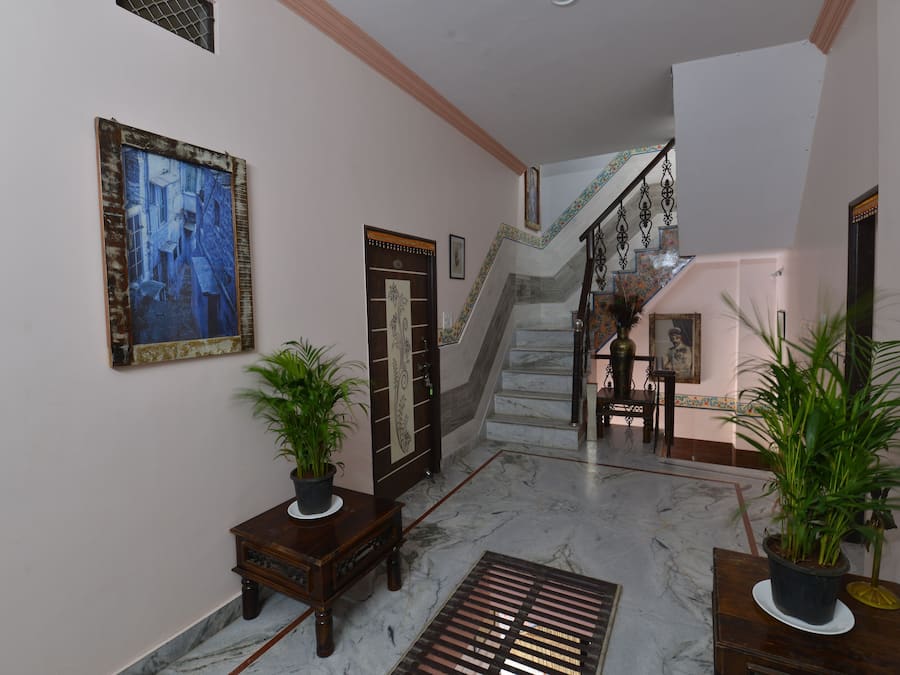 LED TV, first-run movies, smart speakers, streaming services