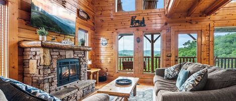 تلفزيون ذكي، مدفأة، تنس طاولة، كُتُب