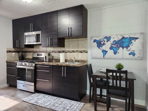 Nice and cozy apartment just 20 min to Detroit Airport and 15 min to Ann Arbor