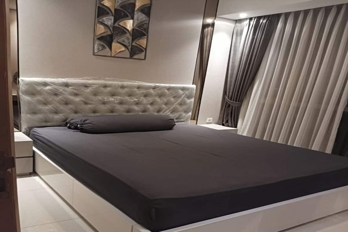 1 kamar tidur dan dilengkapi dengan perabotan berbeda-beda