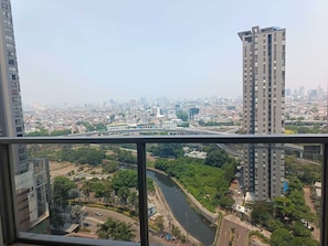 Terrace/patio - Apartemen Taman Anggrek (Jakarta)