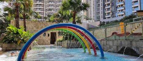 3 piscinas techadas, 3 piscinas al aire libre