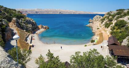 Seafront Apartment Sanja, Karlobag, Croatia