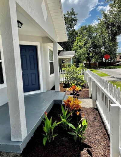 Downtown Orlando Creative Oasis- Hand Painted Murals & Free Parking. 