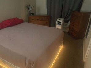3 Schlafzimmer, BĂŒgeleisen/BĂŒgelbrett, WLAN, BettwĂ€sche