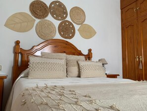 2 chambres, fer et planche à repasser, draps fournis