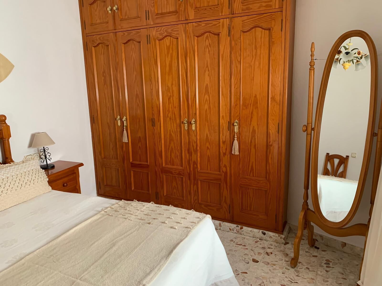2 bedrooms, iron/ironing board, bed sheets