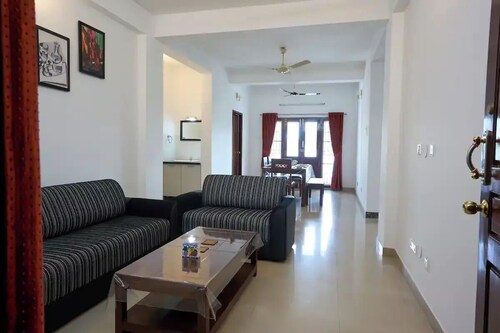 Lovely 3-br. flat at Kadavanthra