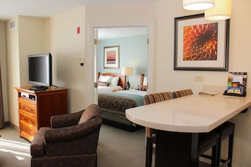 Unit with 2 Double beds. Exact unit will be assigned upon arrival. Views, colors, and decor may vary.