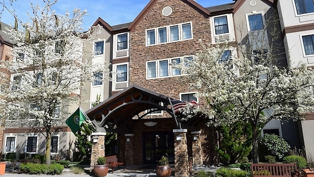 Exterior - Better Choice for your Vacation! 2 Posh Units, Free Breakfast, Outdoor Pool! (Vancouver)