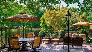 Outdoor dining - Best Value, Quality Stay! Close to Tinton Falls Recreation Complex, Pet-Friendly (Tinton Falls)
