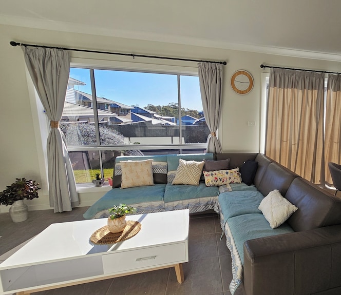 Elegant & Convenient New House At Leppington - 2 Min Drive From Train Station! - Campbelltown