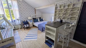 3 habitaciones, tabla de planchar con plancha y acceso a internet