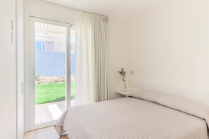 1 chambre, fer et planche à repasser, accès Internet, draps fournis