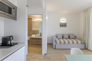 1 bedroom, iron/ironing board, internet, bed sheets