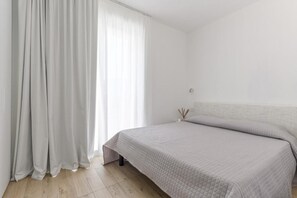 2 dormitorios, tabla de planchar con plancha, Internet y ropa de cama