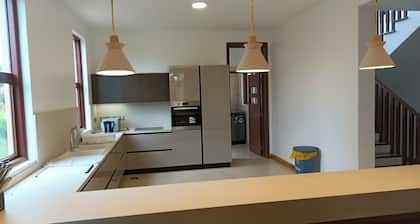 Elegant Lakeside Furnished Villa at Pearl Marina Garuga