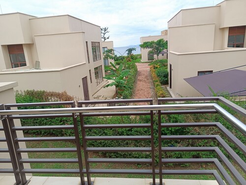 Elegant Lakeside Furnished Villa at Pearl Marina Garuga