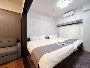 1 habitación, tabla de planchar con plancha, wifi y ropa de cama