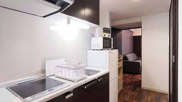 Fridge, microwave, stovetop, cookware/dishes/utensils