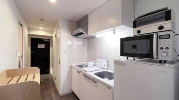 Fridge, microwave, stovetop, cookware/dishes/utensils