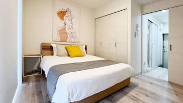 1 dormitorio, tabla de planchar con plancha, wifi y ropa de cama