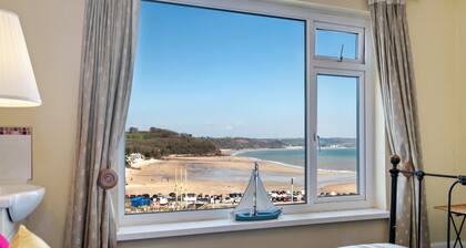 White Sails - Beach and Harbour Views