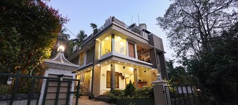 "serene Stream: 5-bed Luxury Haven Near Athirappilly"
