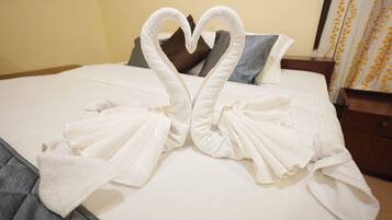 5 bedrooms, free WiFi, bed sheets