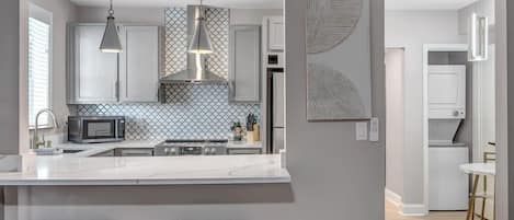 Refrigerador, microondas, horno, placa de cocina