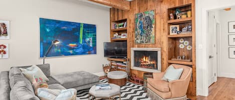 TV, fireplace, stereo