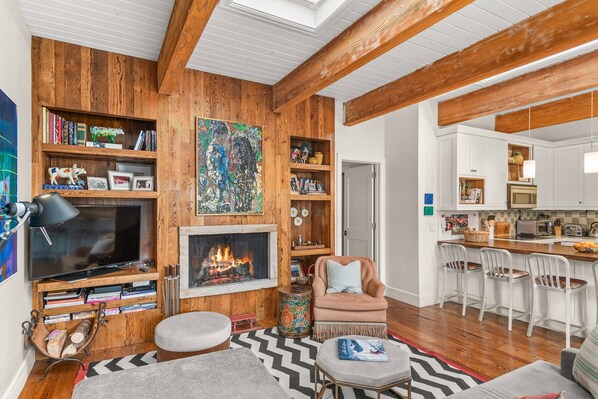 TV, fireplace, stereo