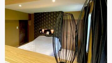 4 bedrooms, iron/ironing board, travel cot, free WiFi