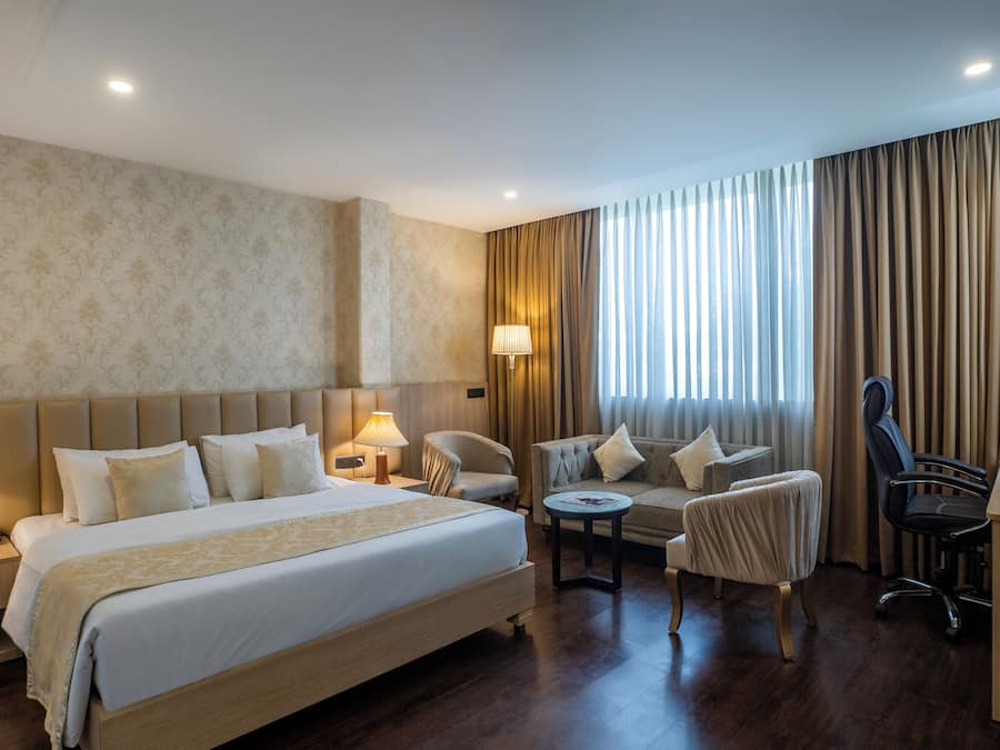 Executive Room | Tempur-Pedic beds, in-room safe, desk, laptop workspace