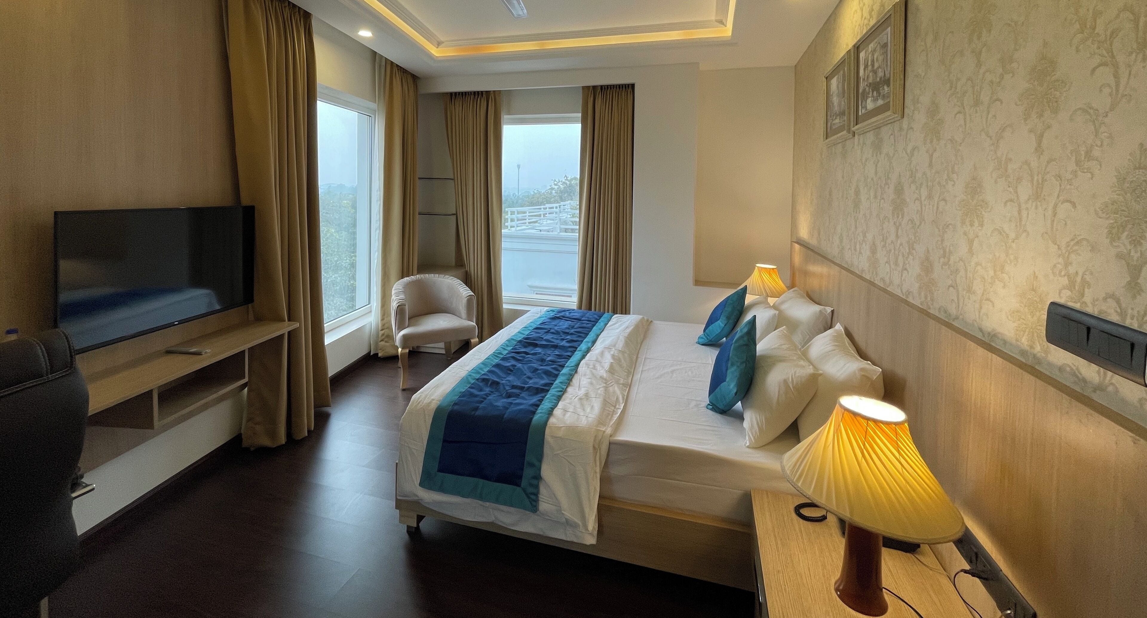 Phòng Deluxe | Nệm Tempur-Pedic, két bảo mật tại phòng, bàn 