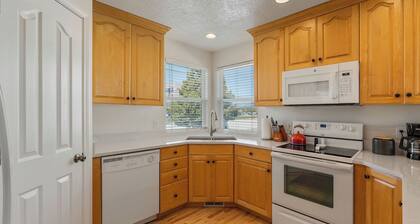 New! Quilters Retreat, Hot Tub, Northern Utah