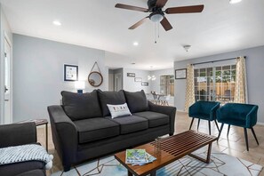 Televisión y oficina 