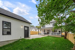 Exterior - Golf Simulator | Hot Tub | Downtown | Game Room | (Lexington)