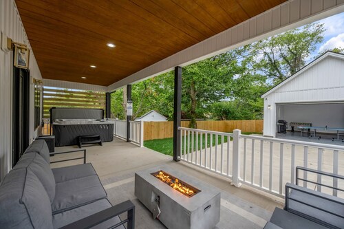 Golf Simulator | Hot Tub | Downtown | Game Room |