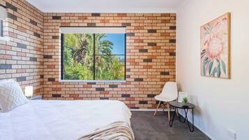 4 bedrooms, desk, iron/ironing board, WiFi