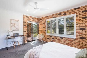 4 bedrooms, desk, iron/ironing board, WiFi