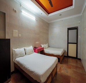 Deluxe Quadruple Room | Egyptian cotton sheets, premium bedding, desk, free WiFi - sagar Residency (Bahur)