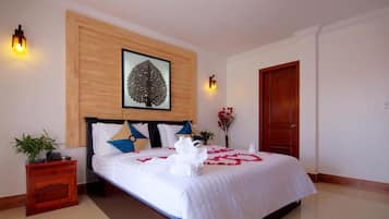 Minibar, desk, soundproofing, free WiFi