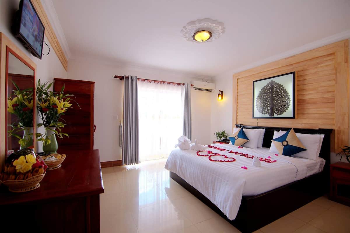 Deluxe Double Room, 1 King Bed, City View | City view