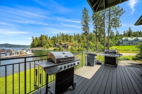 Paradise Point | Stunning Arrow Point Condo