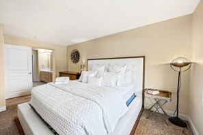 2 bedrooms, iron/ironing board, WiFi, bed sheets - Paradise Point | Stunning Arrow Point Condo (Harrison)