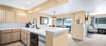 Paradise Point | Stunning Arrow Point Condo