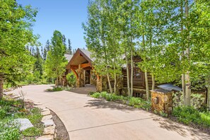 A lodge with a stone facade, wooden exterior, and a covered porch. - Prime location | Pet friendly | 30 Day Rental (Breckenridge)