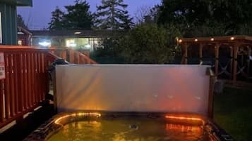 Bañera de hidromasaje exterior