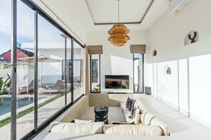 Smart TV - Villa Celestial Brand New Enchanting 2 BR with Aircon Living Canggu (Badung)